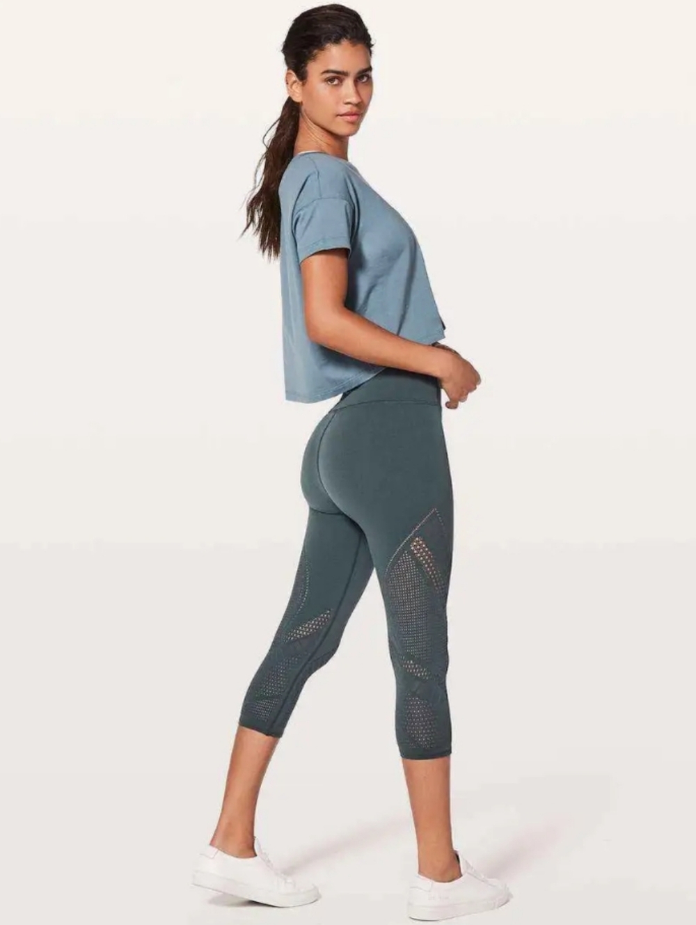 Size 6 | Lululemon Reveal Crop Interconnect *18"